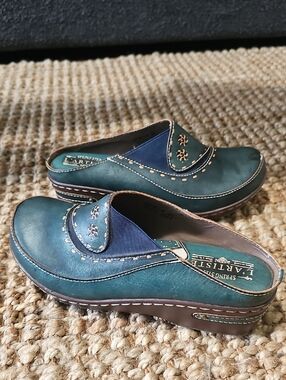 L'Artiste Spring Step Teal Leather Slip-On Mules
